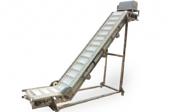 裙边皮带爬坡输送机